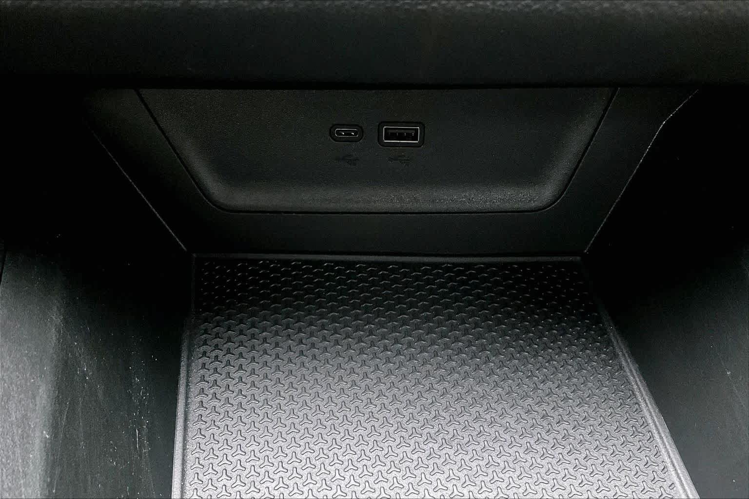 Used 2025 Chevrolet Equinox ACTIV w/ Safety and Technology Package FWD image 33