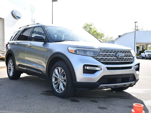 Used 2024 Ford Explorer Limited AWD/4WD image 9