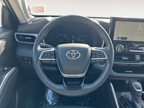 Used 2023 Toyota Highlander Platinum AWD/4WD image 13
