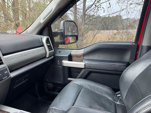 Used 2019 Ford F350 Lariat w/ Chrome Package image 13