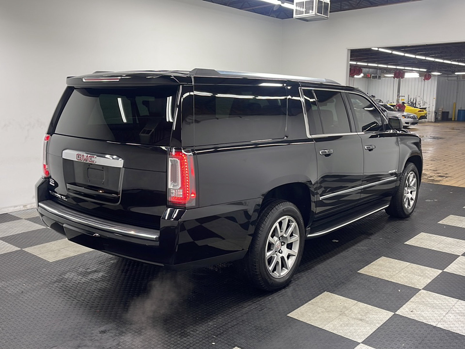 Used 2019 GMC Yukon XL Denali AWD/4WD image 19