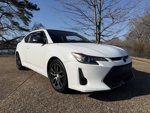 Used 2014 Scion tC image 1