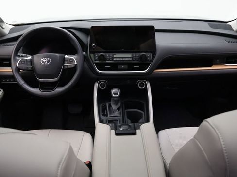 Used 2025 Toyota Grand Highlander AWD Hybrid image 24