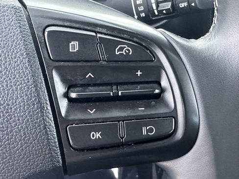 Used 2024 Hyundai Venue SEL FWD image 24