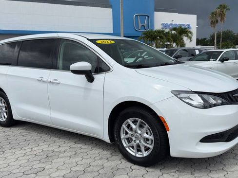 Used 2022 Chrysler Voyager LX FWD image 15