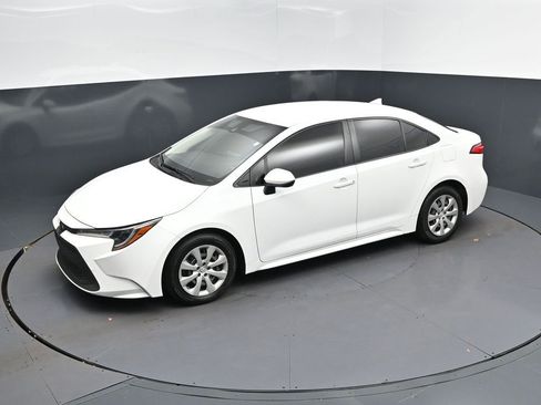 Used 2022 Toyota Corolla LE FWD image 32