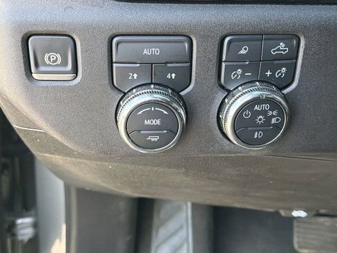 Used 2025 GMC Sierra 1500 SLT AWD/4WD image 14