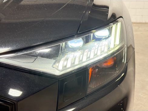 Used 2023 Audi Q8 Prestige image 9