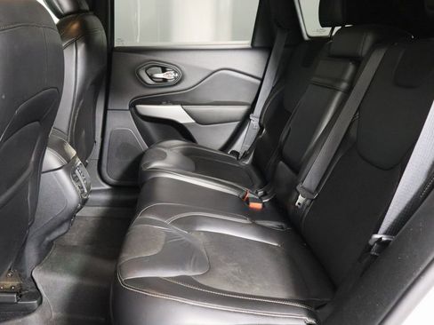 Used 2018 Jeep Cherokee Latitude Plus image 17