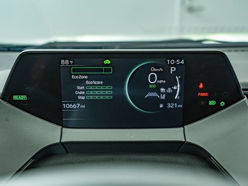 Used 2024 Toyota Prius XLE FWD image 24
