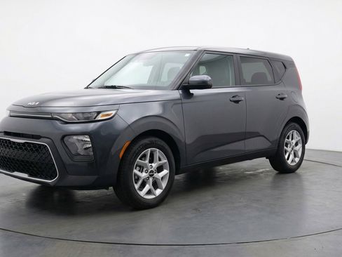 Used 2025 Kia Soul LX w/ LX Technology Package FWD image 3