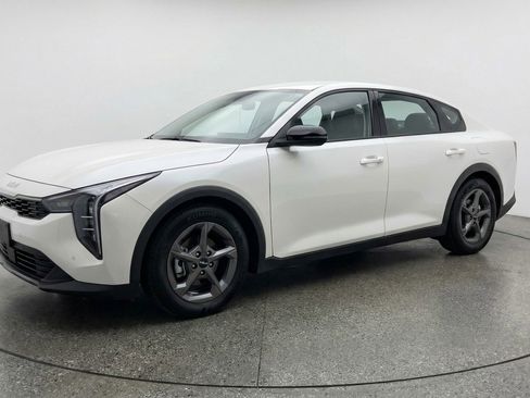Used 2025 Kia K4 FWD image 3