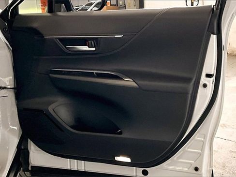 Used 2023 Toyota Venza Limited image 27