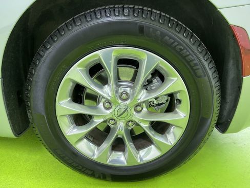 Used 2021 Chrysler Pacifica Touring-L image 13