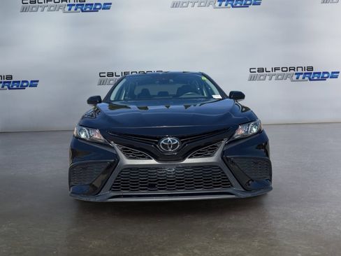 Used 2024 Toyota Camry SE image 2