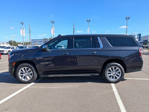 Used 2023 Chevrolet Suburban Premier image 7