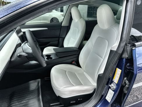 Used 2023 Tesla Model 3 Standard Range RWD image 3