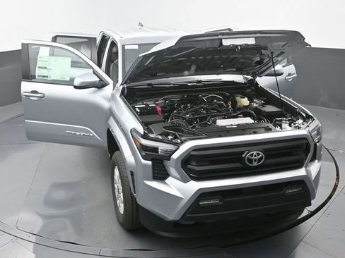 Used 2026 Toyota Tacoma SR5 AWD/4WD image 32