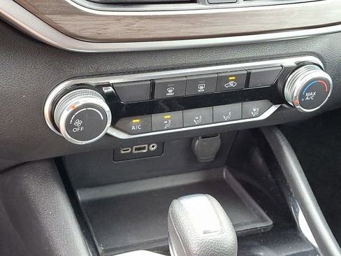 Used 2024 Nissan Altima 2.5 SV image 18