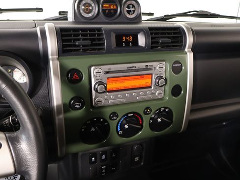 Used 2014 Toyota FJ Cruiser 4WD w/ Upgrade Package image 5