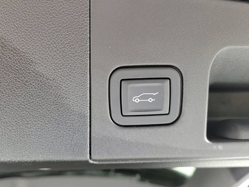 Used 2024 Cadillac XT5 Luxury FWD image 9