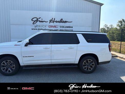 Used 2023 Chevrolet Suburban Z71 w/ Luxury Package AWD/4WD image 2