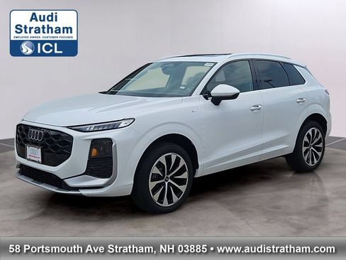 New 2026 Audi Q3 quattro 2.0T AWD/4WD image 1