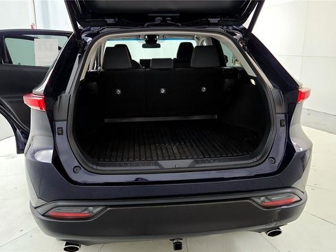 Used 2023 Toyota Venza LE image 20