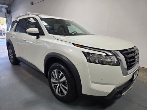 Used 2023 Nissan Pathfinder SL AWD/4WD image 8