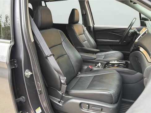 Used 2016 Honda Pilot Touring image 14