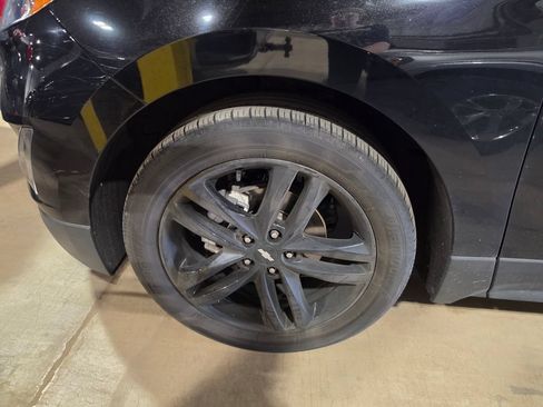 Used 2021 Chevrolet Equinox LT FWD image 3