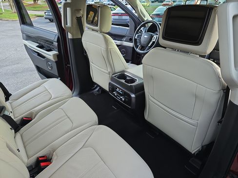 Used 2019 Ford Expedition Platinum image 11