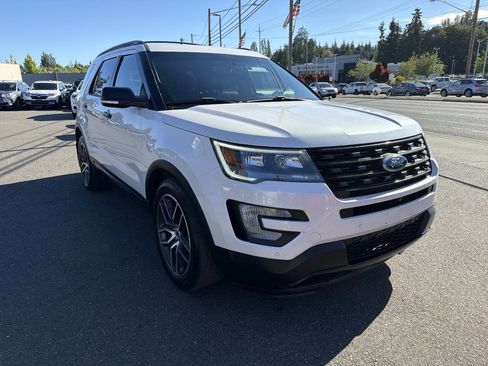 Used 2017 Ford Explorer Sport w/ Equipment Group 401A AWD/4WD image 15