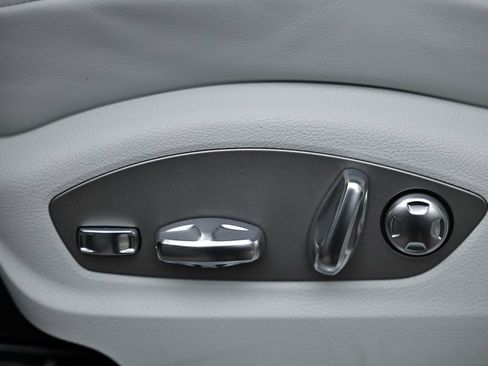 New 2026 Porsche Macan image 20