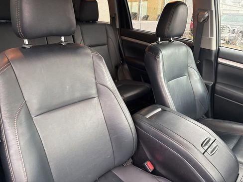 Used 2019 Toyota Highlander XLE AWD/4WD image 18