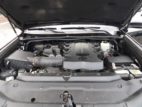 Used 2017 Toyota 4Runner 4WD image 26