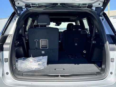 New 2025 Jeep Grand Cherokee L Laredo w/ Luxury Tech Group I AWD/4WD image 17