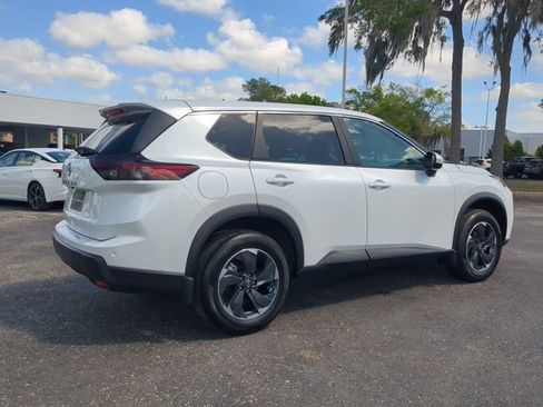 Certified 2026 Nissan Rogue SV FWD image 4
