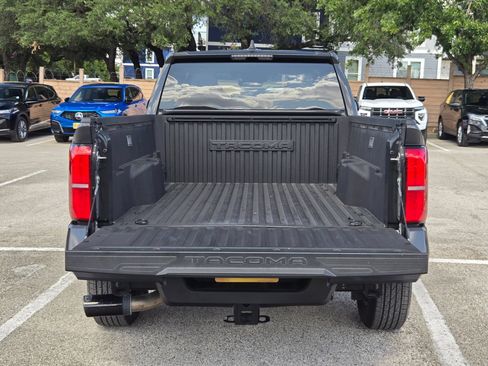 Used 2025 Toyota Tacoma SR5 AWD/4WD image 25