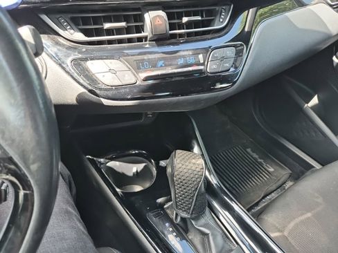 Used 2021 Toyota C-HR XLE image 10