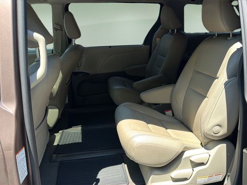Used 2020 Toyota Sienna XLE Premium AWD/4WD image 14