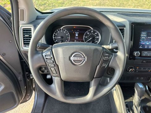 Used 2024 Nissan Frontier SV image 16