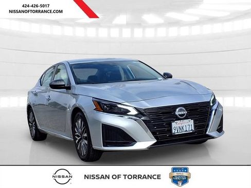 Used 2024 Nissan Altima 2.5 SV FWD image 1