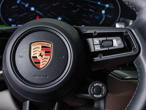 Certified 2025 Porsche Cayenne Coupe AWD/4WD image 19