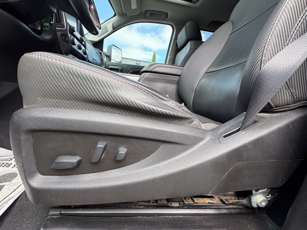 Used 2019 GMC Sierra 2500 SLT w/ All Terrain HD Package AWD/4WD image 21