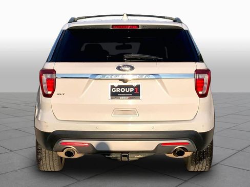 Used 2017 Ford Explorer XLT w/ Equipment Group 202A FWD image 5