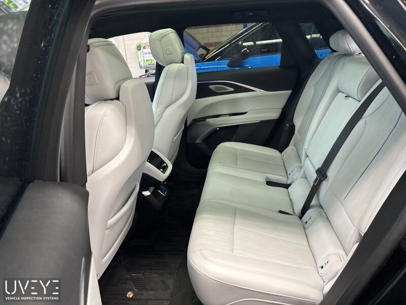 Used 2024 Cadillac Lyriq Luxury w/ LPO, Floor Liner Package AWD/4WD image 6