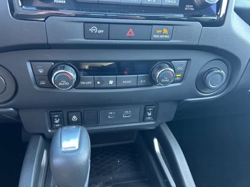 Used 2024 Nissan Frontier SL image 38