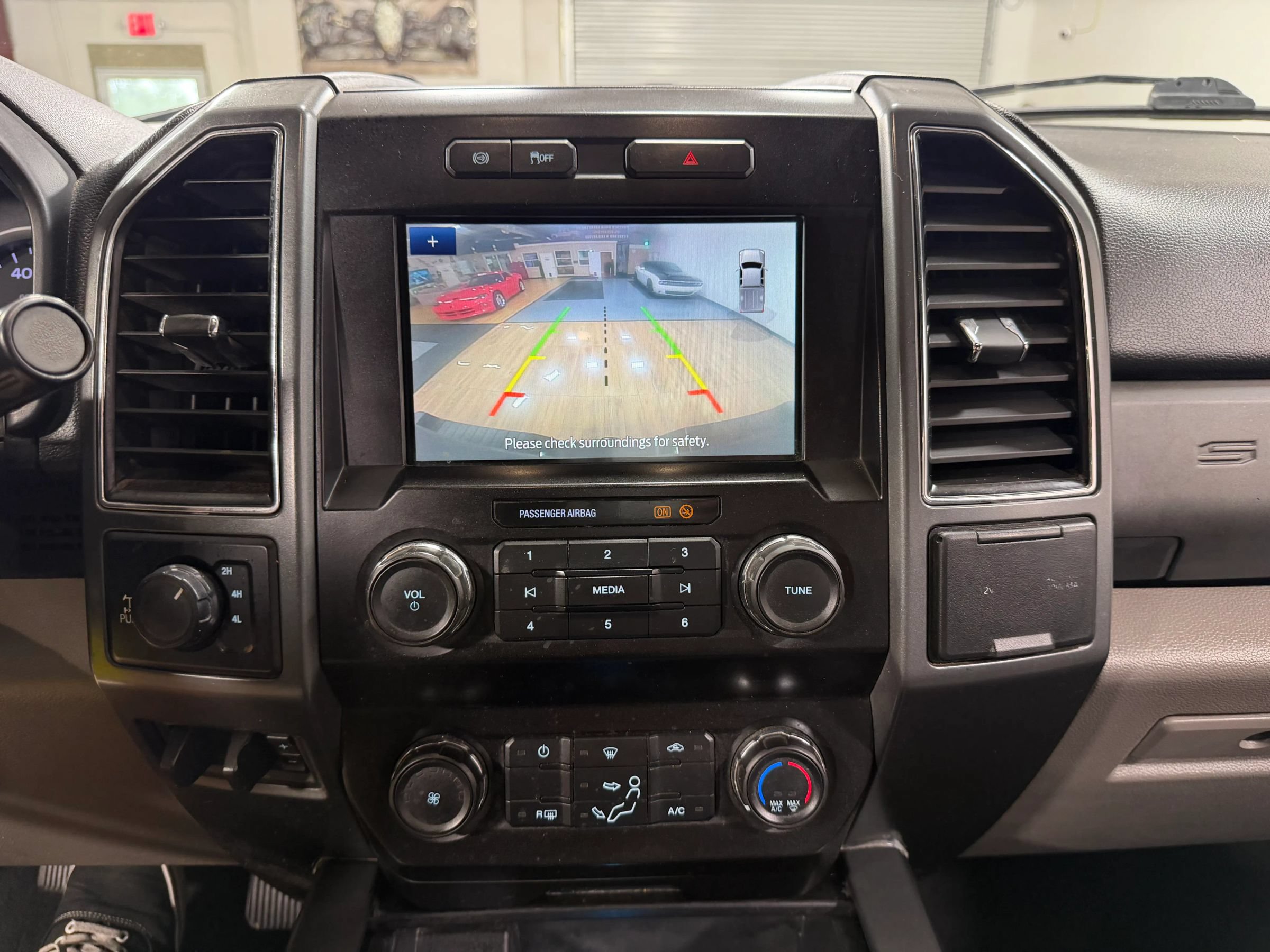 Used 2022 Ford F250 XLT w/ Black Appearance Package AWD/4WD image 23