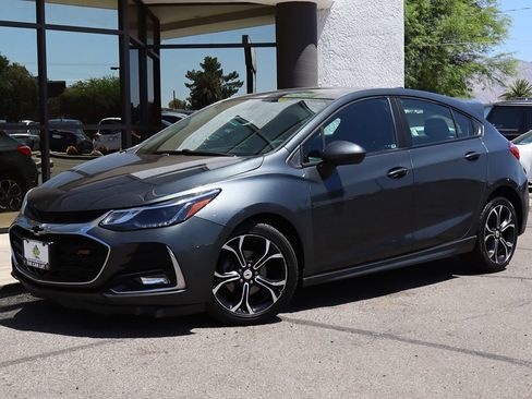 Used 2019 Chevrolet Cruze LT w/ Convenience Package FWD image 2